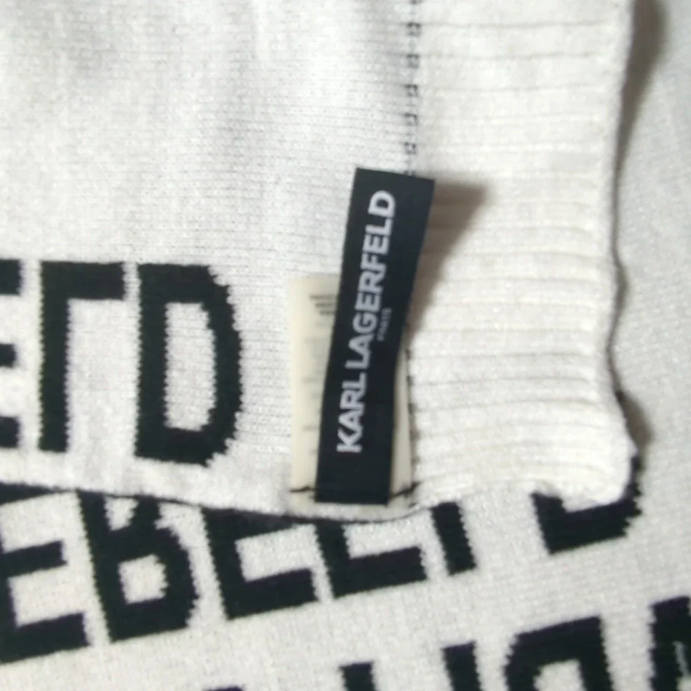 Karl Lagerfeld Paris Scarf‎ Black White Logo Knit Acrylic Reversible  70x10 EUC